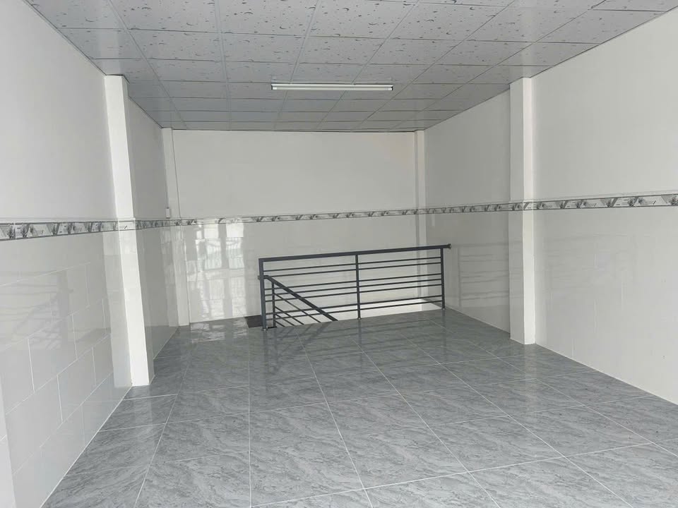 Nhà mặt tiền phường Thanh Đức, Long Hồ 3 tầng giá 4.5 triệu - Tiện nghi đầy đủ!