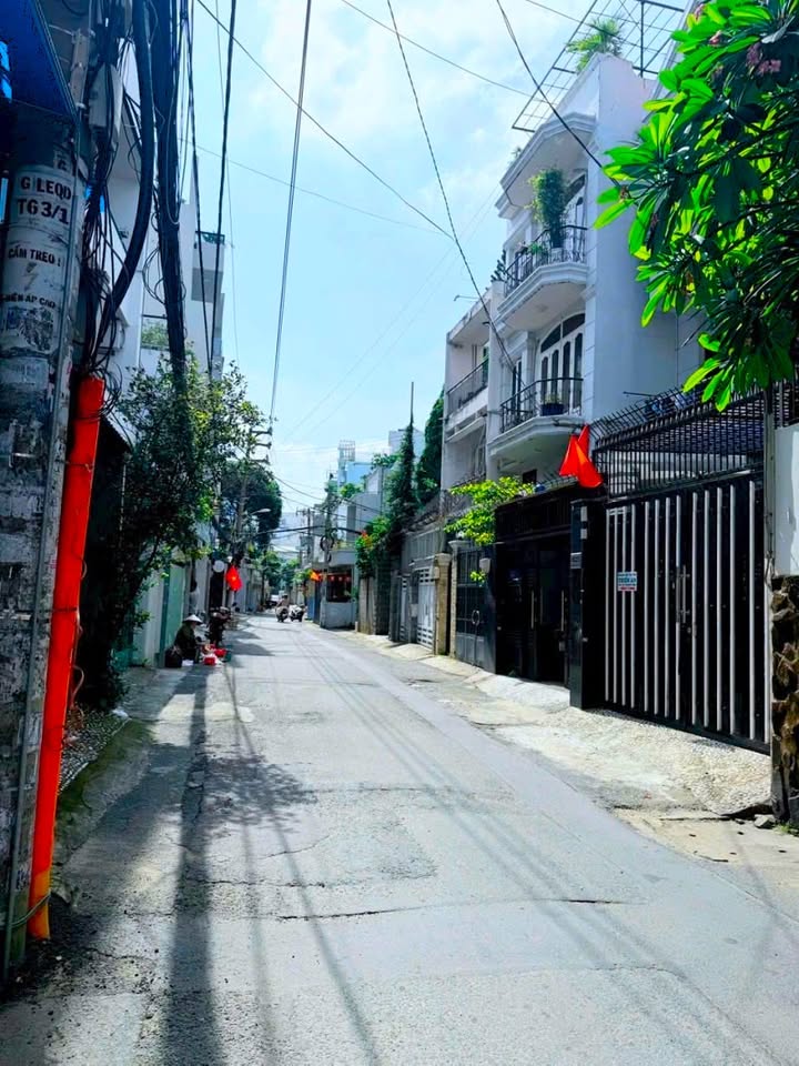 Nhà 2 tầng đường Lê Quang Định, Bình Thạnh 46m² giá 5.95 tỷ - Thoáng mát, vị trí đắc địa!