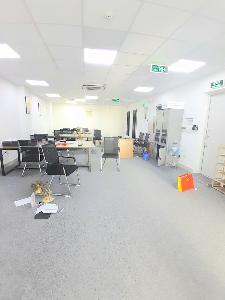 Văn phòng 120m² Khúc Thừa Dụ Cầu Giấy chỉ 28 triệu - Sẵn sàng vào làm việc!