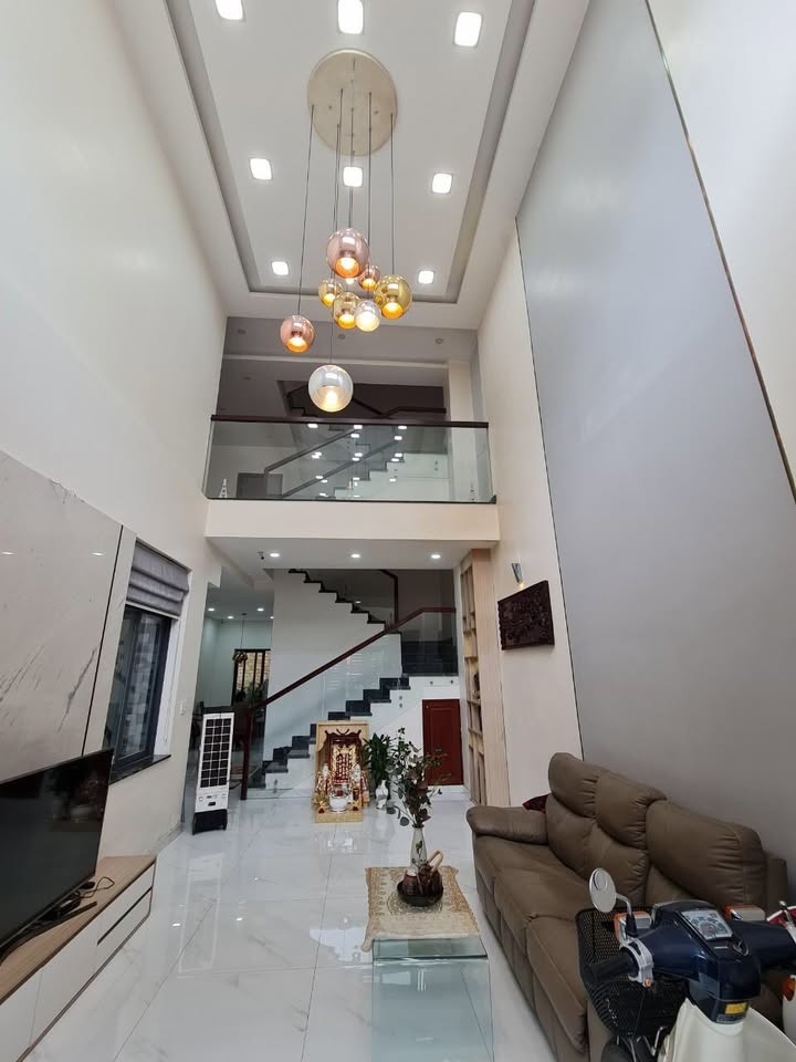 Cho thuê biệt thự mặt tiền đường Cao Lỗ, Quận 8, 108m² - Thiết kế thông thoáng, giá chỉ 40 triệu/tháng!