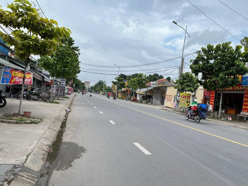 Nhà mặt tiền 1 lầu 1 trệt đường Nguyễn Thị Minh Khai, Dĩ An 81m² giá 6.5 tỷ - Kinh doanh sầm uất!