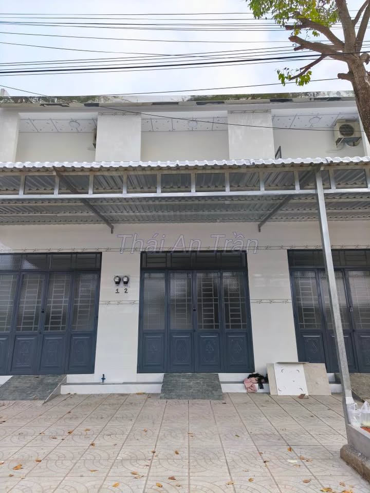 Nhà trệt lầu cho thuê tại KDC Bình Nhựt 18m² chỉ 3 triệu - Sân đậu ô tô tiện lợi!