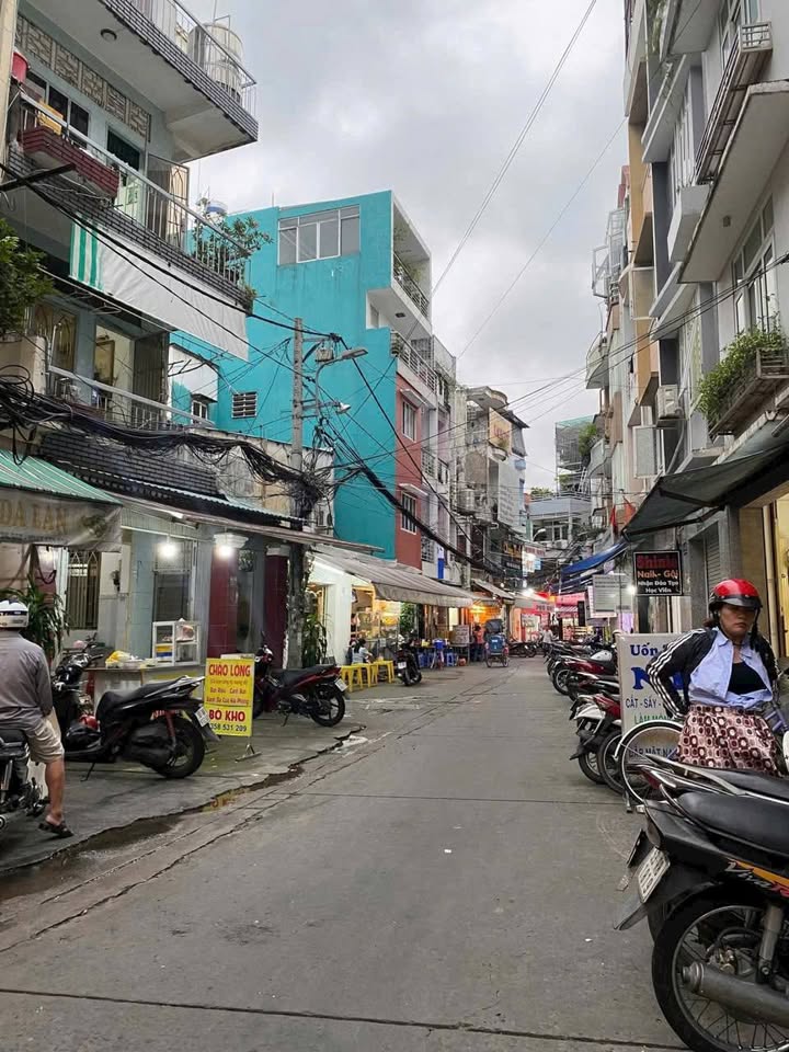 Nhà phố Trần Hữu Trang, Phú Nhuận 55m² giá 9.8 tỷ - Vị trí đắc địa, tiện nghi đầy đủ!