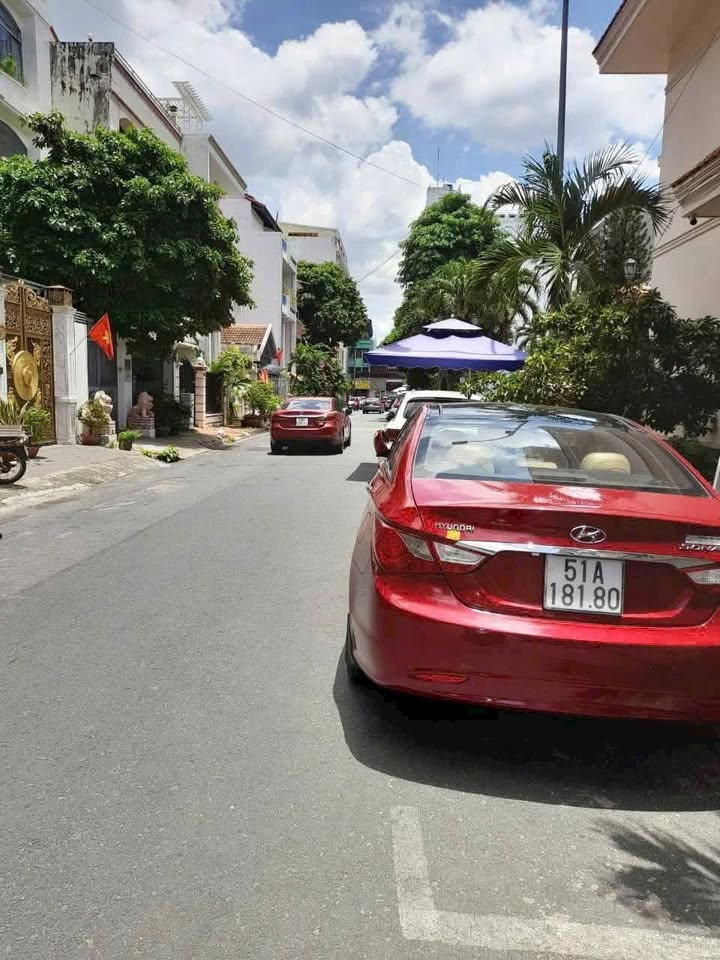 Tòa nhà FrontHouse đường Hồ Văn Huê, quận Phú Nhuận, 155m² giá 42 tỷ - Vị trí đắc địa cho kinh doanh và sinh sống!