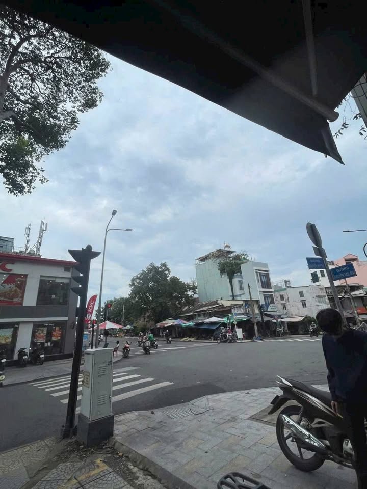 FrontHouse Nguyễn Huy Tự Quận 1 giá 35 tỷ - Vị trí đắc địa cho kinh doanh đa ngành nghề!