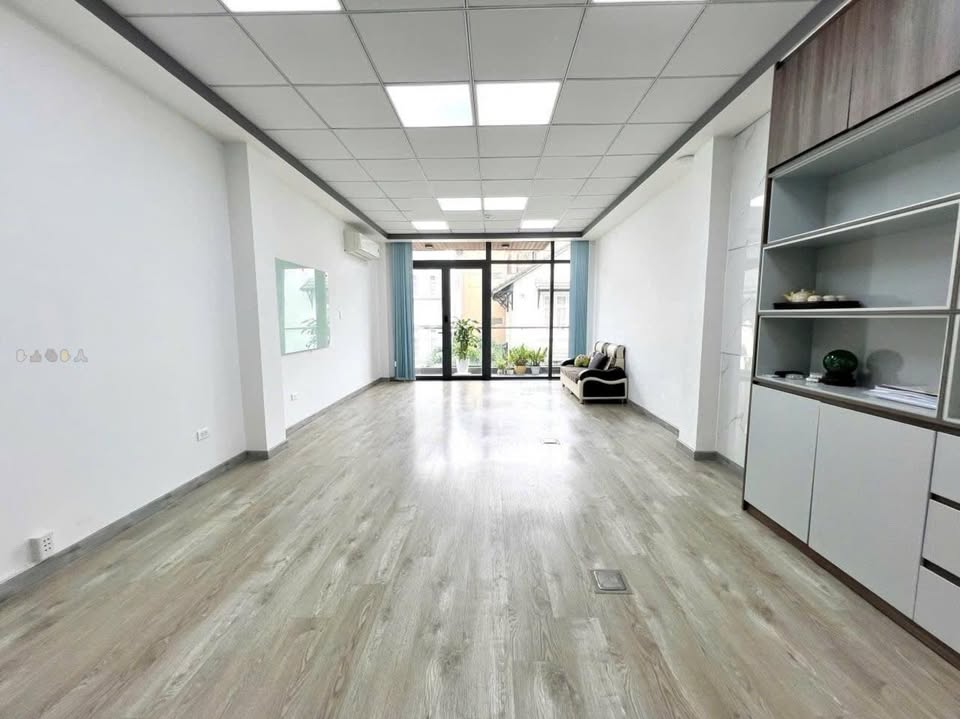 Nhà mặt tiền Trường Sơn, Phú Nhuận, 74m² giá 18.9 tỷ - Cơ hội đầu tư tuyệt vời!