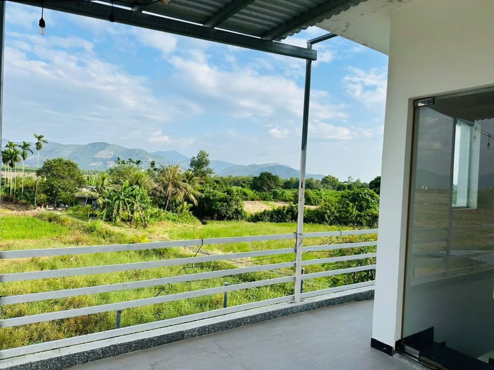 Nhà vườn 2 tầng tại Xã Bình Lộc 990m² giá 2.85 tỷ - Sân vườn cây trái lý tưởng!