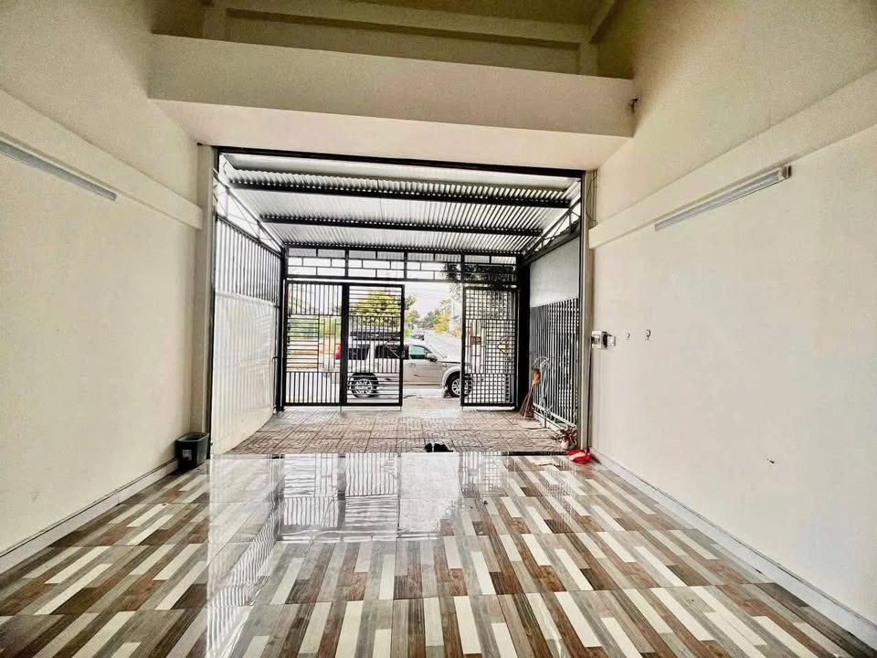 Nhà mặt tiền Mê Linh Bảo Lộc 90m² giá 5.5 tỷ - Sẵn sàng vào ở!