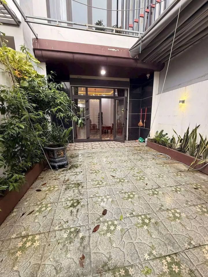 Nhà cho thuê 3 tầng mặt tiền đường Mỹ Đa Tây, Đà Nẵng 100m² giá 20 triệu - Full nội thất, vào ở ngay!