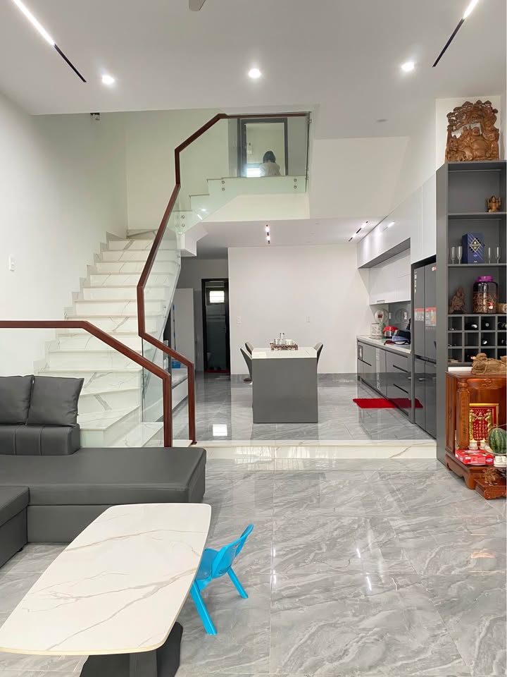 Nhà 3 tầng tại Đường Từ Giấy, Hòa Xuân 105m² giá 8 tỷ - Không gian sống lý tưởng bên sông!