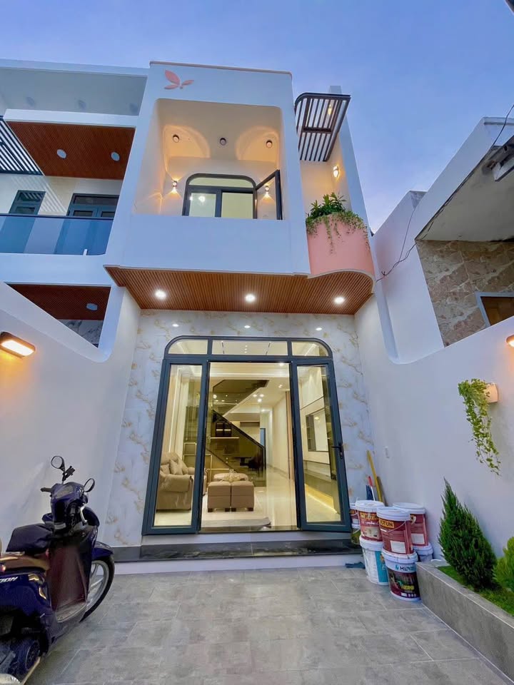 Nhà lầu đẹp tại Phường 5, Mỹ Tho 86.4m² giá 2.68 tỷ - Sang trọng, đầy đủ nội thất!