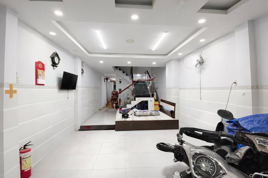 Nhà phố Tân Sơn Nhì 90m² giá 9 tỷ - Mặt tiền Gò Dầu, hẻm xe hơi thuận lợi!