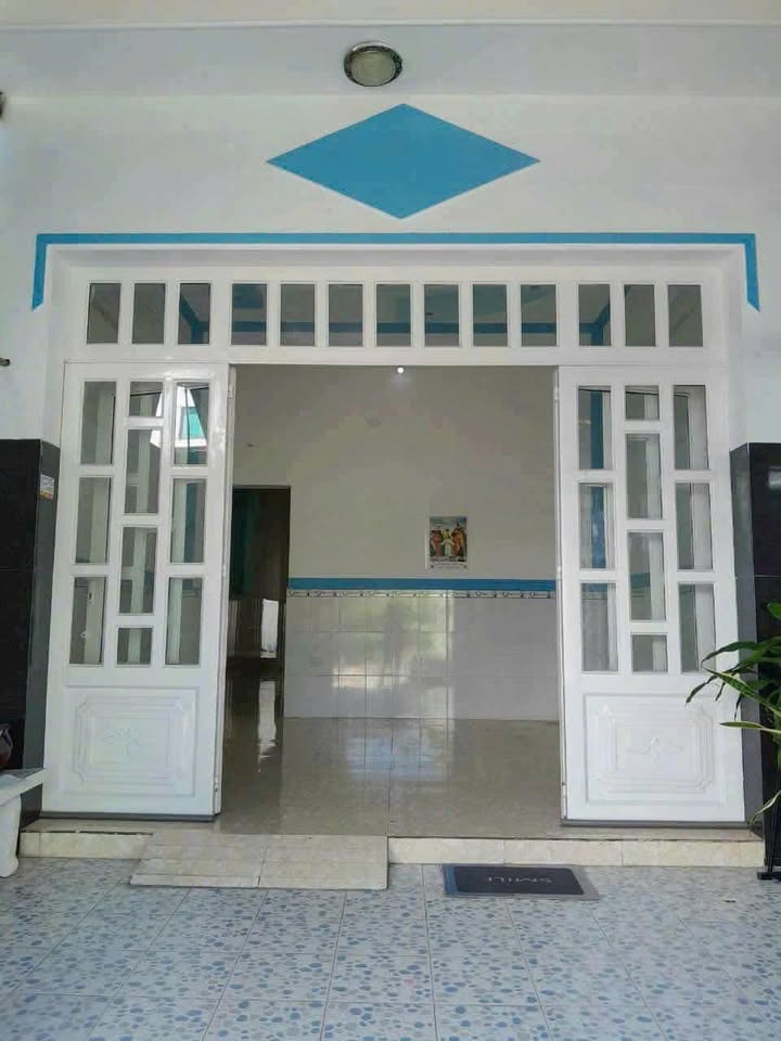 Nhà phố khu dân cư Tỉnh Đội, Bình Đức 73.1m² giá 2.1 tỷ - Vị trí thuận lợi gần chợ và trường học!