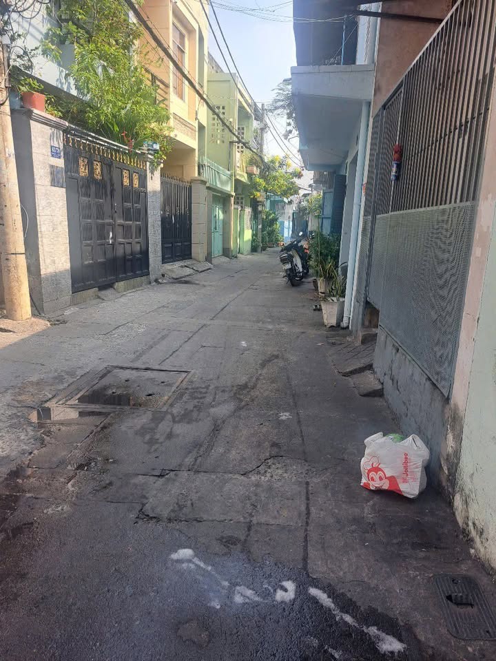 Nhà bán Tân Bình 176m² giá 9.99 tỷ - Pháp lý chuẩn, sẵn sàng giao dịch ngay!