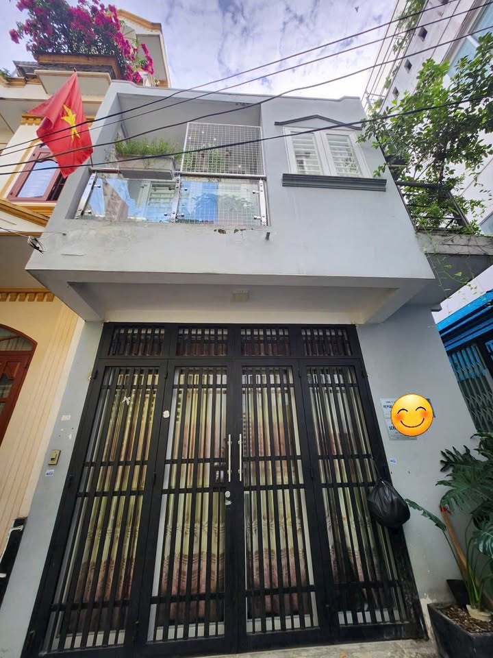 Nhà 2 tầng đẹp tại trung tâm quận 10, giá chỉ 7 tỷ - Sẵn sàng ở ngay!