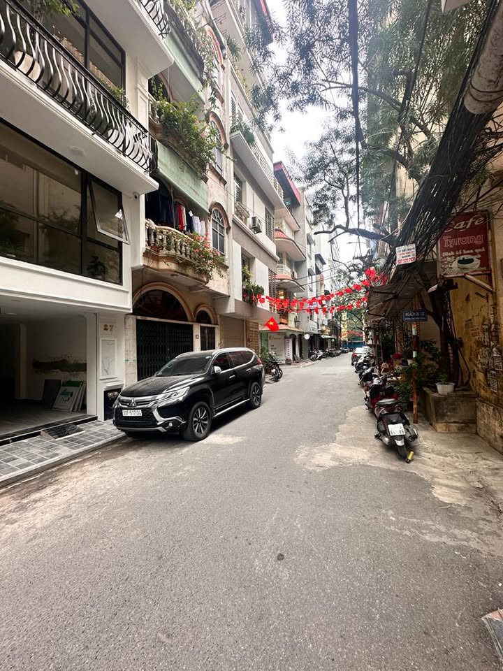 Bán nhà mặt phố Nguyên Hồng Đống Đa 53m² giá 41 tỷ - Vị trí kinh doanh sầm uất!