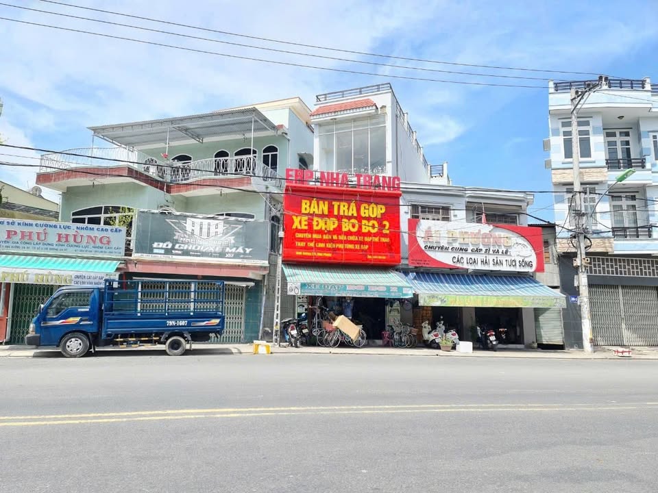 Bán nhà 3 tầng mặt tiền đường 2 Tháng 4, Vĩnh Phước 96.6m² giá 11.8 tỷ - Vị trí kinh doanh đắc địa!