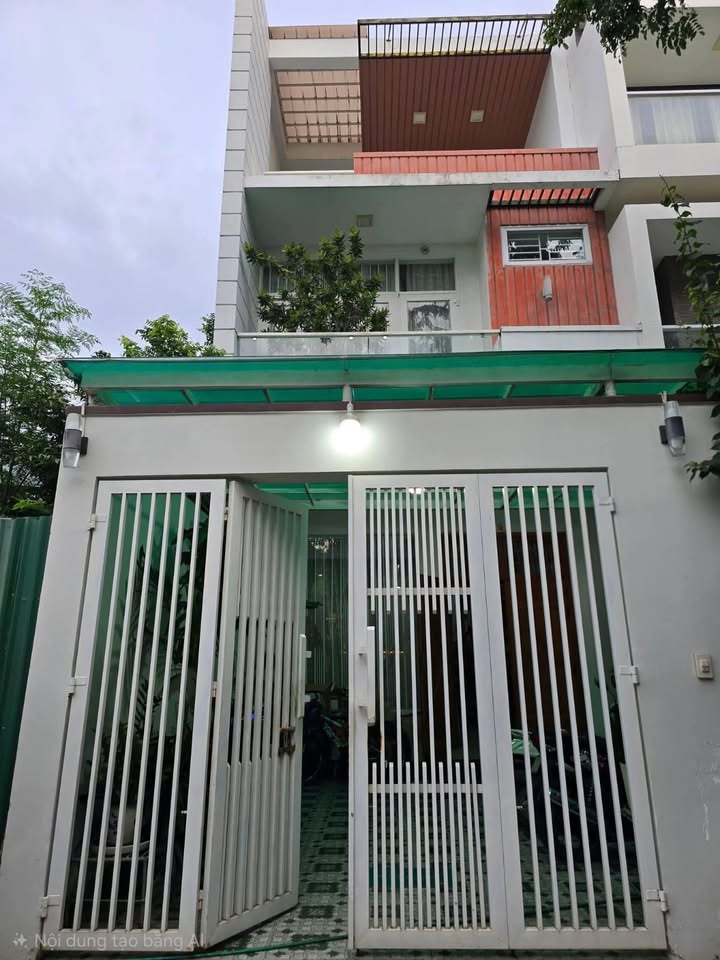 Nhà 3 tầng Khu đô thị Vĩnh Điềm Trung, Vĩnh Hiệp 100m² giá 6.7 tỷ - Sang trọng, nội thất cơ bản!