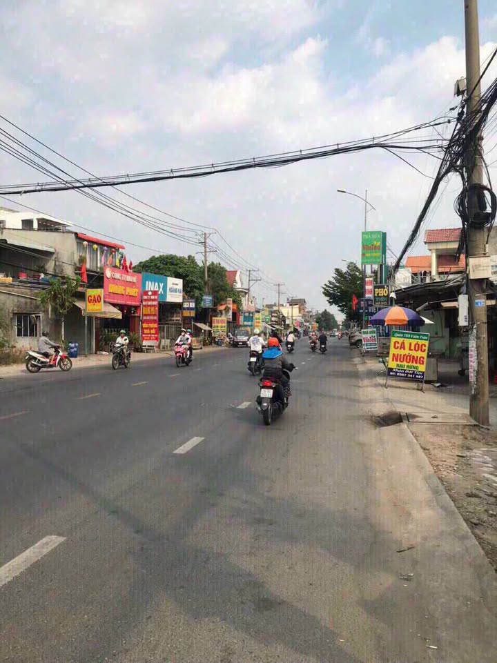 Nhà mặt tiền kinh doanh đường Lê Hồng Phong, Tân Đông Hiệp, Dĩ An 143m² giá 10.5 tỷ - Đầu tư sinh lời ngay!