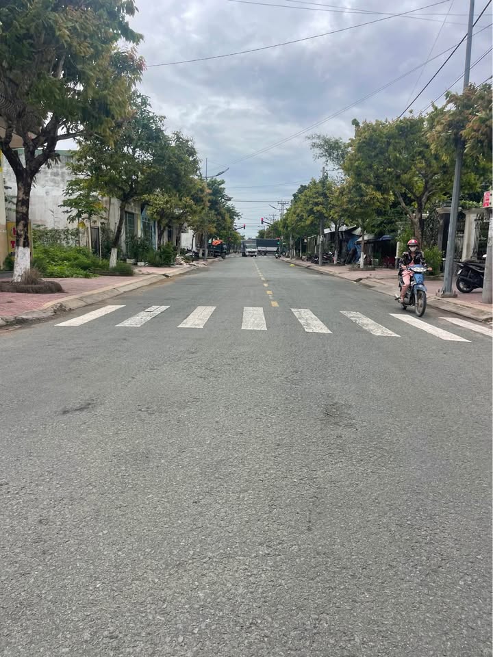 Nhà mặt tiền kinh doanh đường Lê Minh Hữu, Vĩnh Long 240m² giá 4 tỷ - Đầu tư sinh lời ngay!