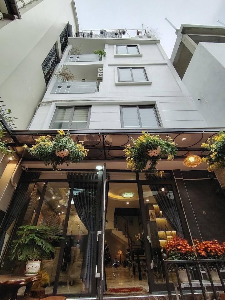 Nhà đẹp Bồ Đề 45m² giá 9 tỷ - Nội thất chất, gần hồ