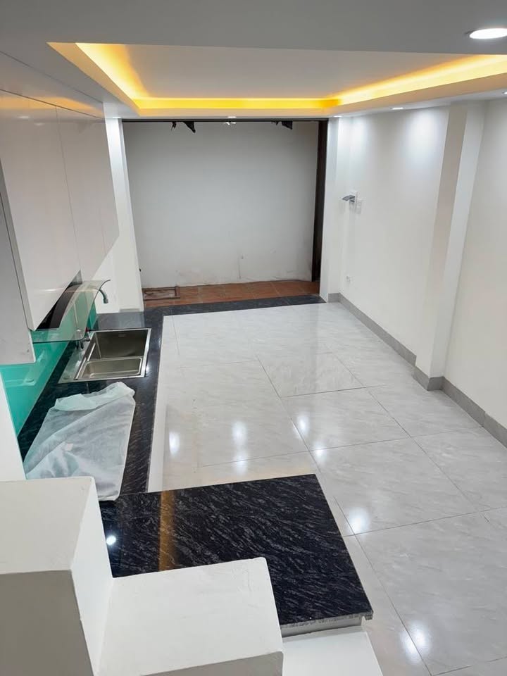 Nhà phố Ngọc Lâm Long Biên 30m² giá 5 tỷ - Sổ đỏ chính chủ, ô tô tránh