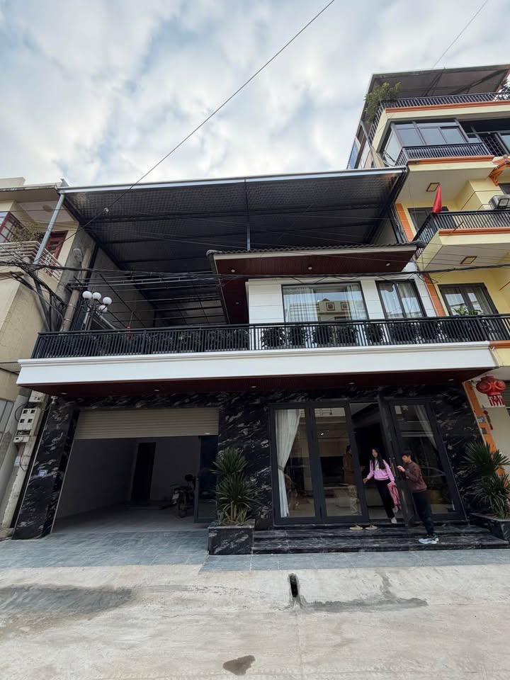 Biệt thự Phan Đình Phùng 200m² giá 11 tỷ - Nội thất hiện đại, thuận tiện kinh doanh!