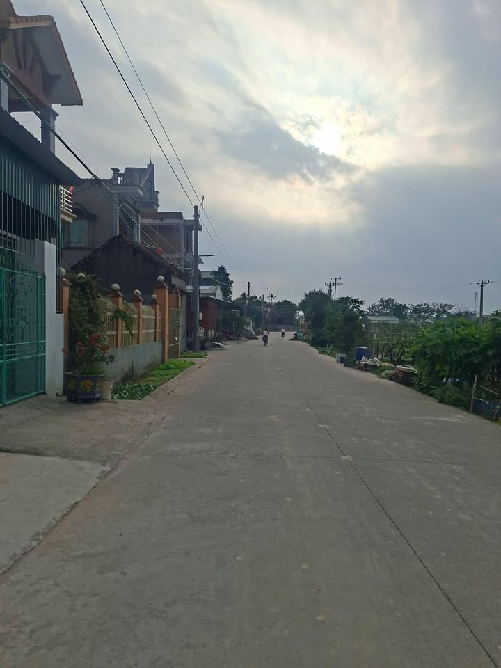 Đất nền Bùi Xá, Nhân Quyền, Bình Giang 100m² giá 1.8 tỷ - Sổ đỏ chính chủ, dân cư phát triển!