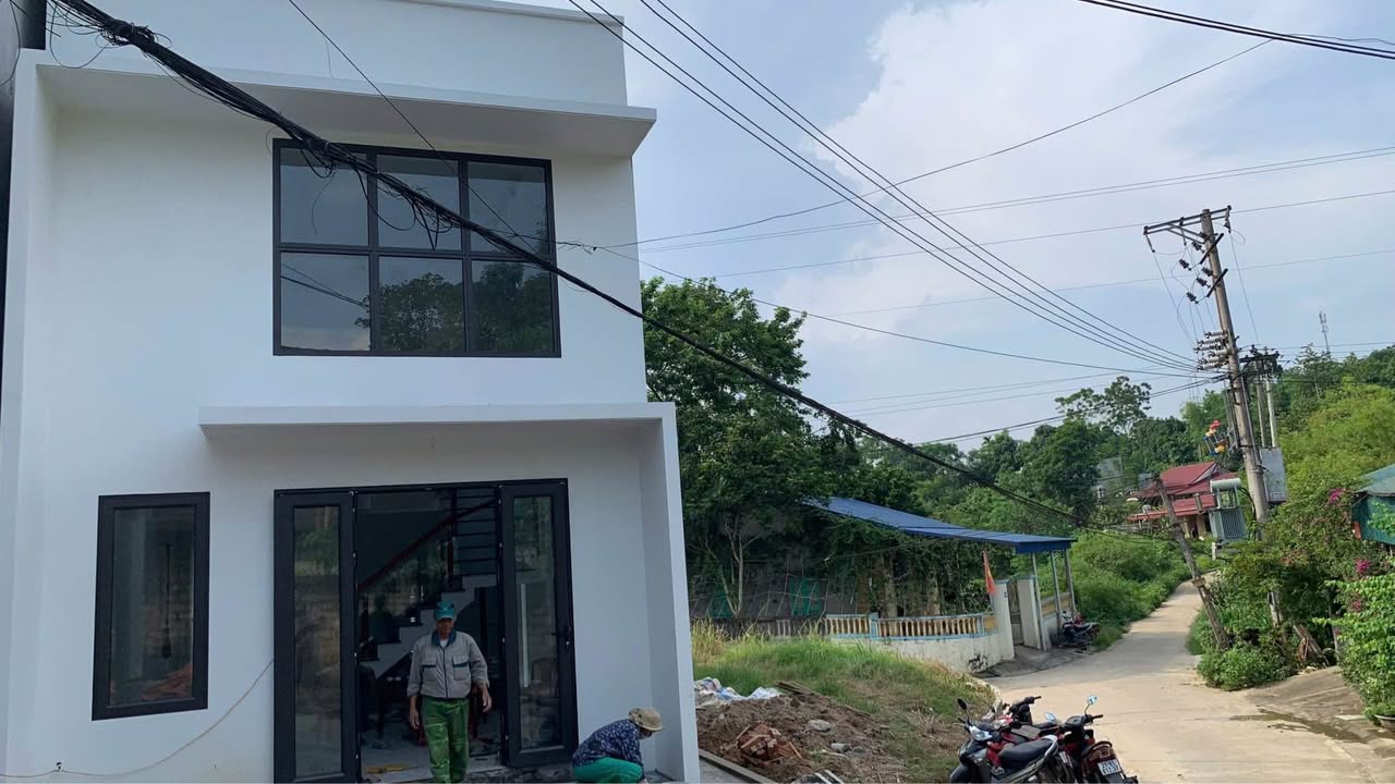 Nhà 2 tầng Ngõ 683 Yên Ninh 93m² giá 1.8 tỷ - Thiết kế hiện đại, ô tô vào tận nơi!