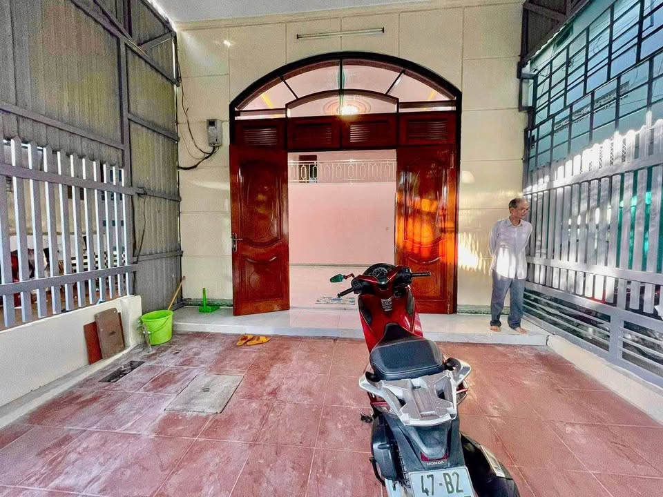 Nhà nguyên căn cho thuê tại hẻm Lê Duẩn, 100m² - Giá chỉ 4,7 triệu/tháng!