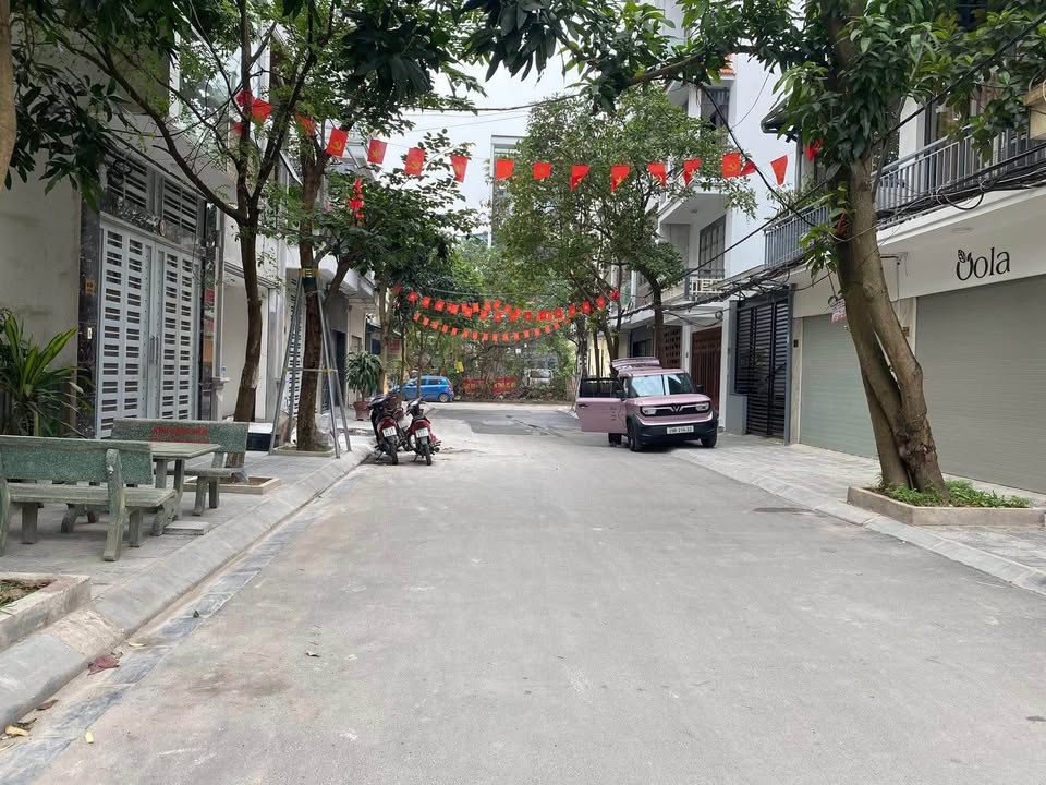 Nhà phố Ngọc Thụy 80m² giá 23.5 tỷ - Kinh doanh sầm uất, ô tô tránh!