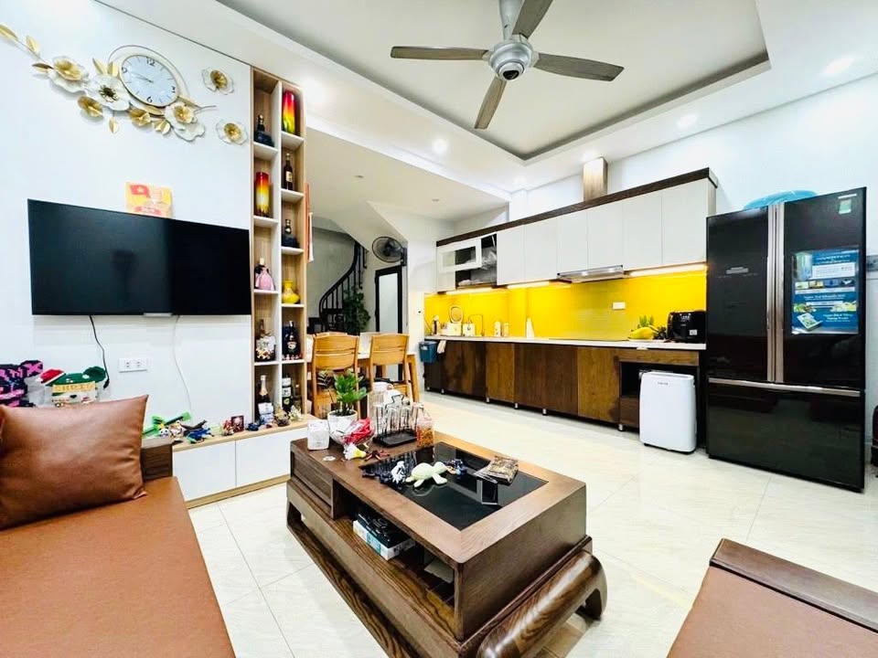 Nhà phố Bồ Đề Long Biên 35m² giá 7 tỷ - Lô góc, full nội thất!