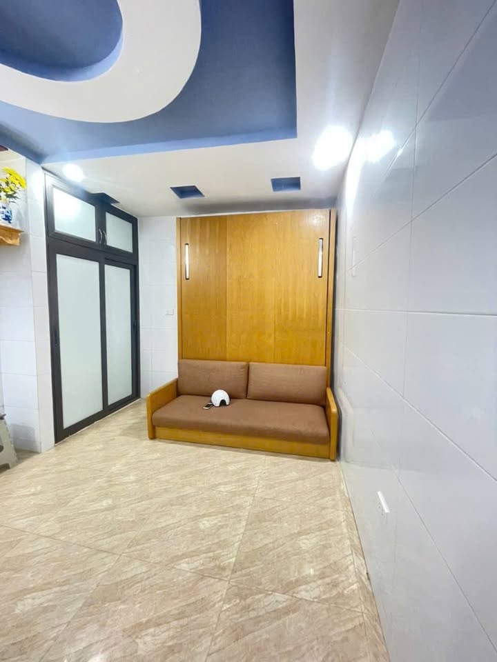 Căn hộ tập thể Vĩnh Hồ Đống Đa 17m² - Chính chủ bán, sân rộng vui chơi!