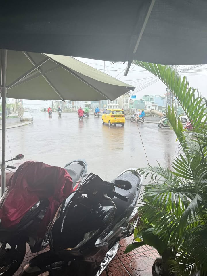 Nhà nguyên căn mặt tiền Diên Hồng, Quy Nhơn 4PN giá 12 triệu - Kinh doanh tuyệt vời!