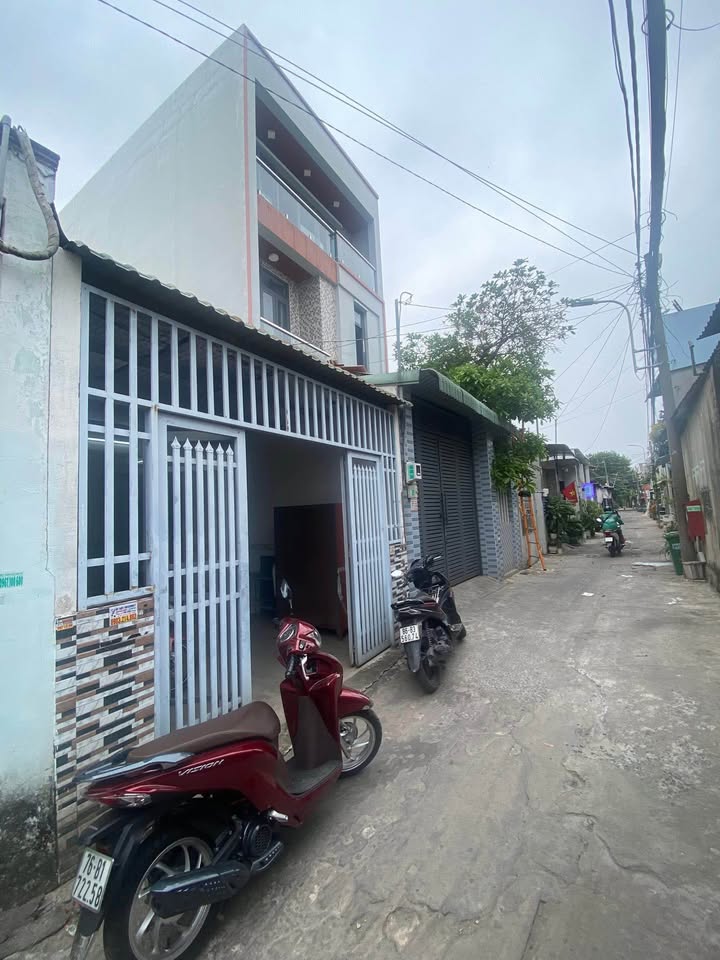 Nhà phố Bà Điểm Hóc Môn 64m² giá 3.2 tỷ - Pháp lý rõ ràng, sẵn sàng ở ngay!