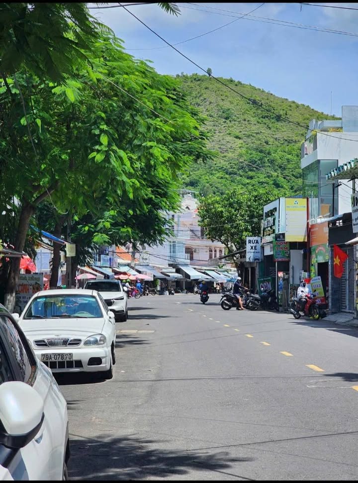 Nhà mặt tiền kinh doanh đường Dương Hiến Quyền, Nha Trang 111m² giá 13.5 triệu - Thích hợp ở và kinh doanh!