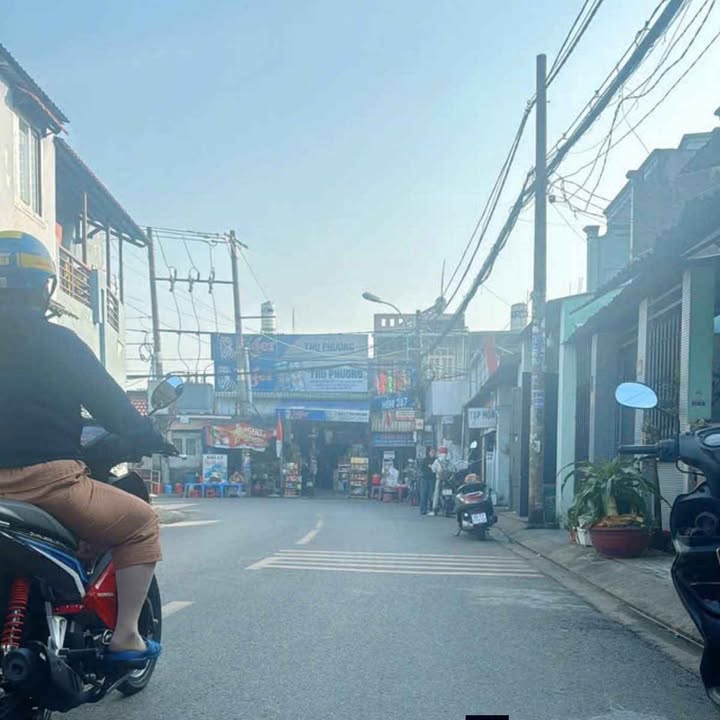 Nhà cấp 4 tại Hóc Môn 100m² giá 3.55 tỷ - Ô tô đậu trong nhà!