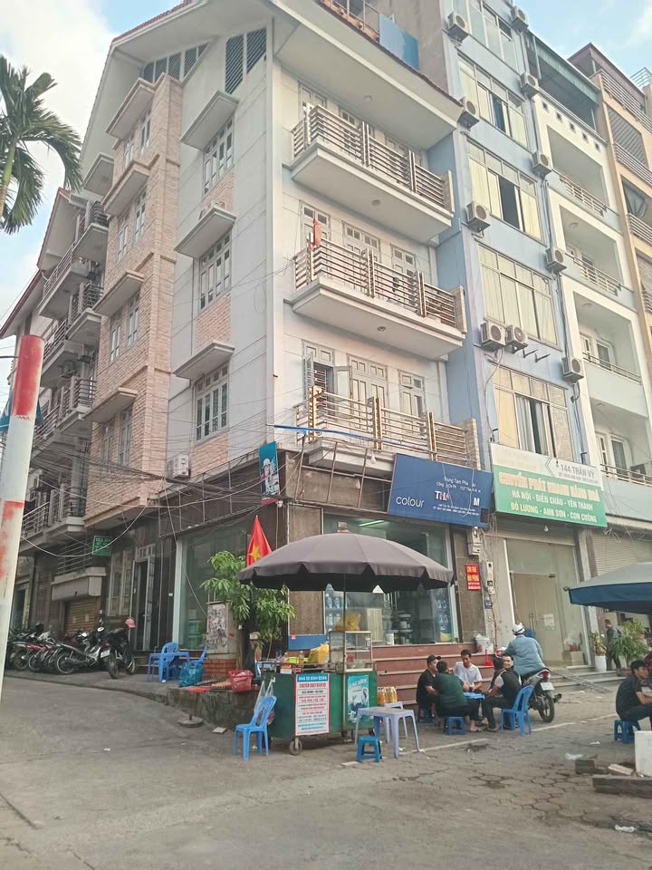 Mặt bằng kinh doanh Trần Vỹ 37m² giá chỉ 10 triệu - Vị trí đắc địa, thuận lợi kinh doanh!