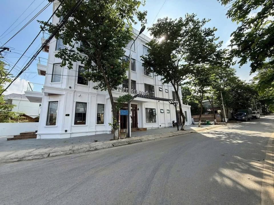 Nhà mặt tiền đường Hoa Ban Mộc Châu 126m² giá 4 tỷ - Kinh doanh đắc địa!