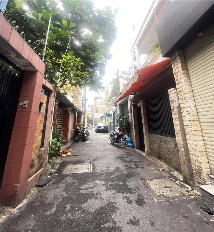 Nhà phố Tân Bình 92.9m² giá 14 tỷ - Hẻm xe tải, gần sân bay!