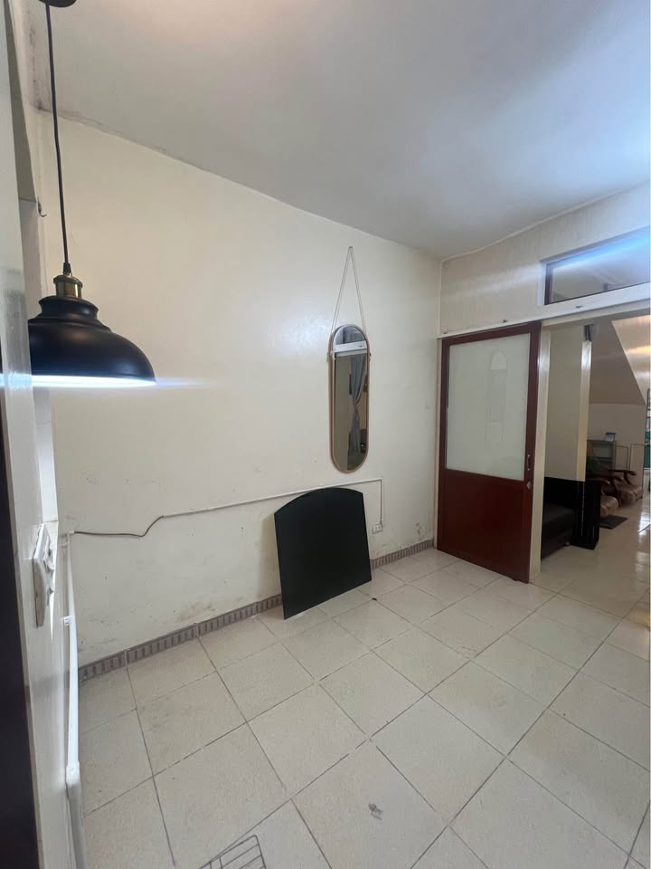 Căn hộ tập thể tầng 1 Hoàng Mai 34m² giá thỏa thuận - Lô góc ô tô đỗ cửa