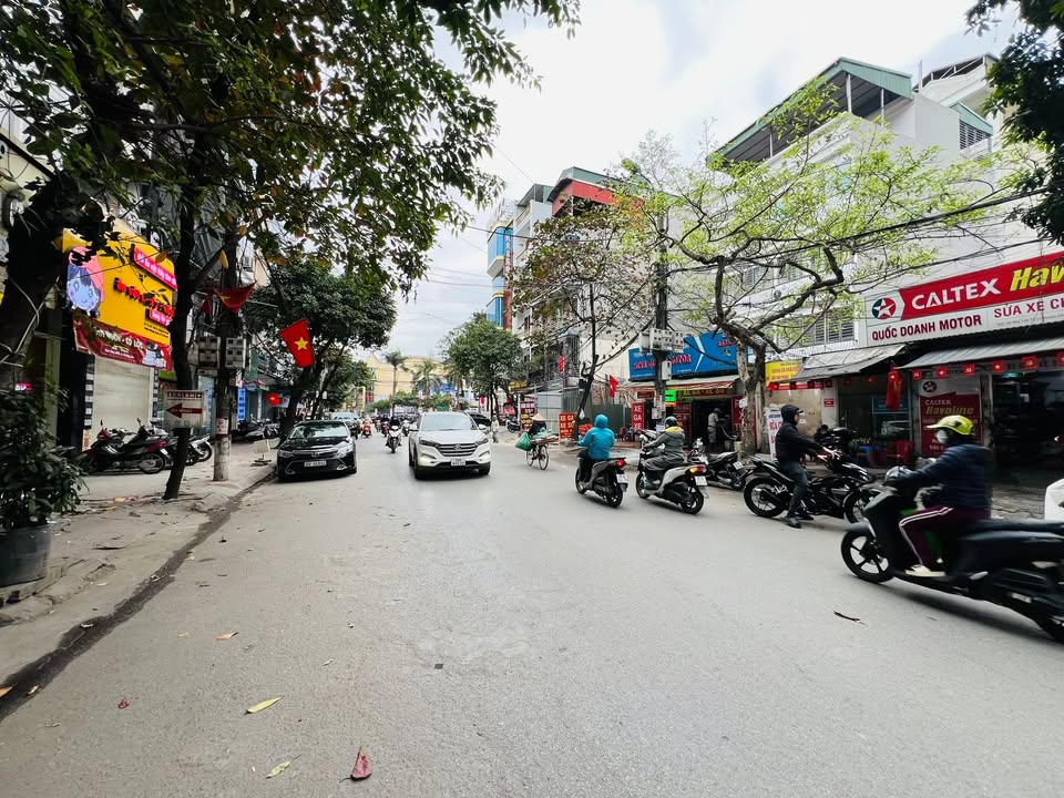 Nhà mặt phố Đền Lừ, Hoàng Mai 40m² - Kinh doanh sầm uất, ô tô vào tận nơi!
