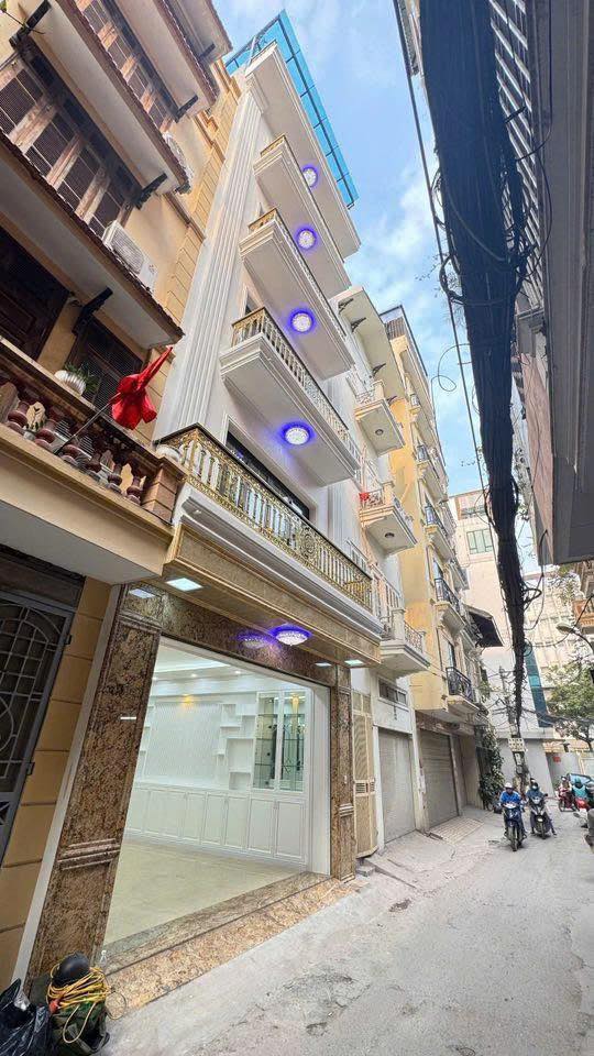 Nhà riêng cho thuê tại Hoàng Cầu, Đống Đa 55m² giá 30 triệu - Thiết kế thông minh, thang máy tiện lợi!