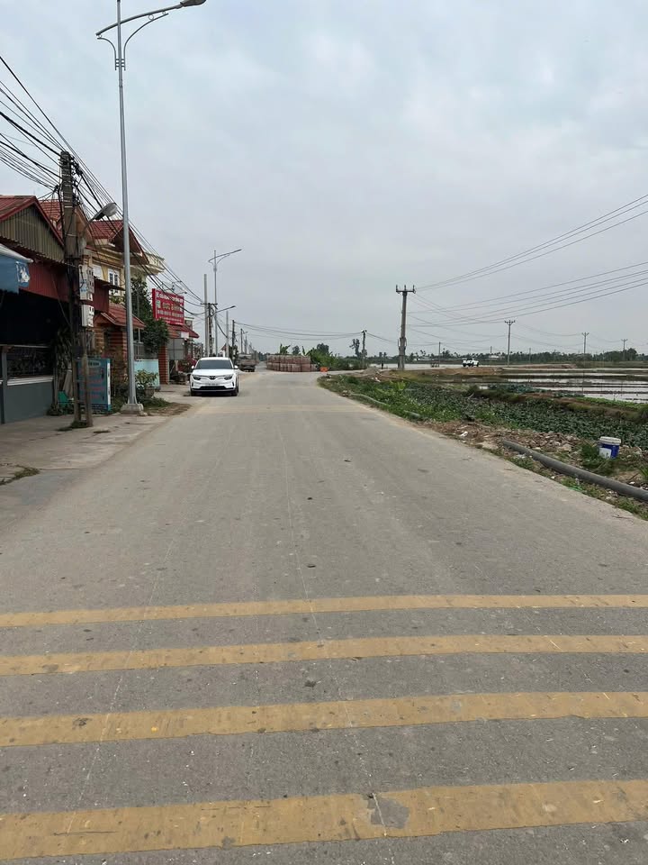 Đất mặt đường trục chính 403 Ngũ Đoan 200m² giá 4 tỷ - Tiềm năng kinh doanh lớn!