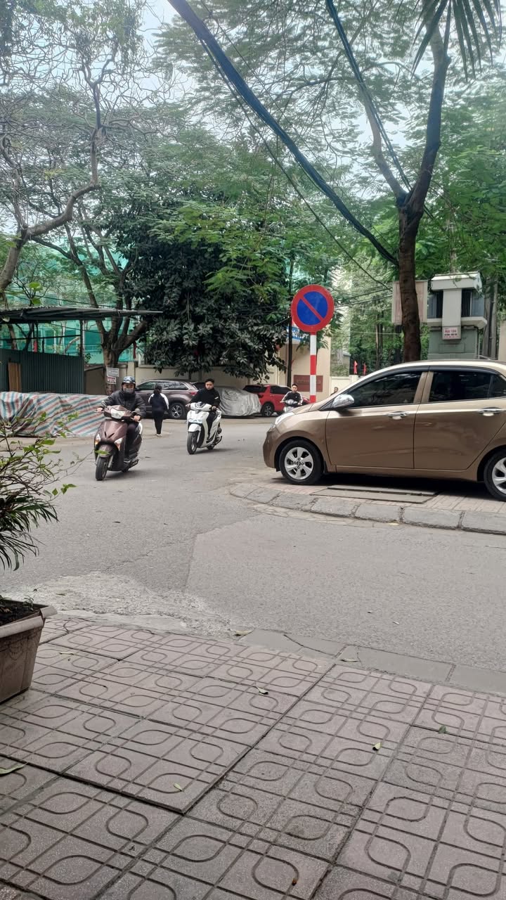 Bán Nhà Tập Thể Ba Đình 108m² - Sổ đỏ chính chủ, Đầu tư sinh lời ngay!