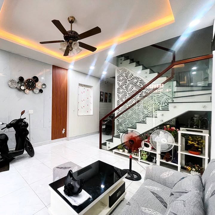 Nhà bán Tân Bình 43.2m² giá 6.9 tỷ - Vị trí đắc địa gần Lê Văn Sỹ!