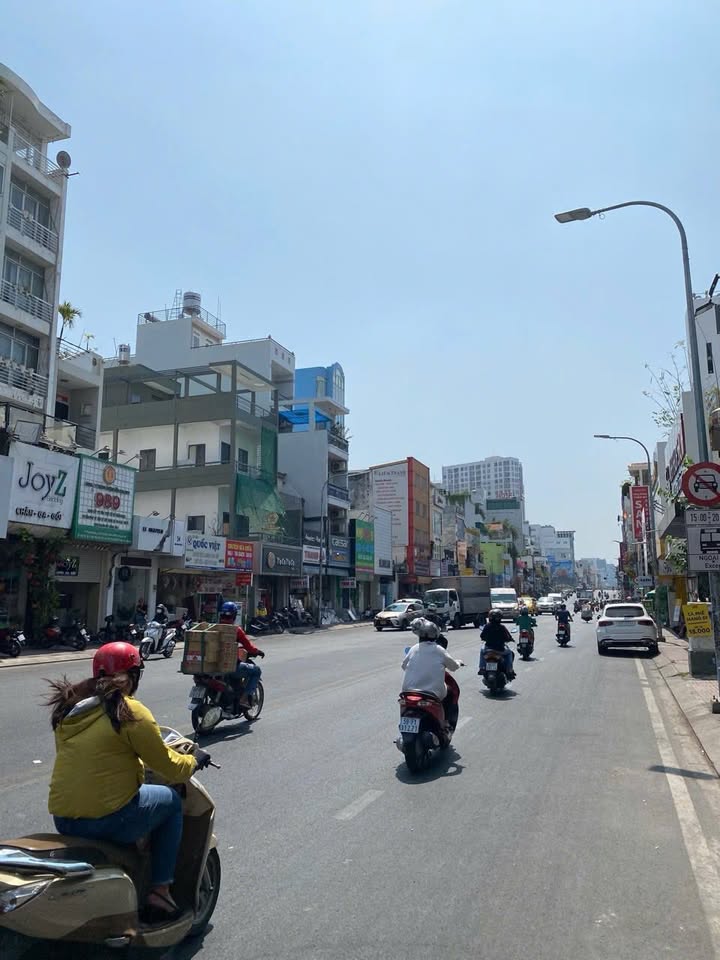 Nhà phố Nguyễn Trường Tộ, Phú Nhuận 44m² giá 11 tỷ - Vị trí trung tâm gần Quận 1!