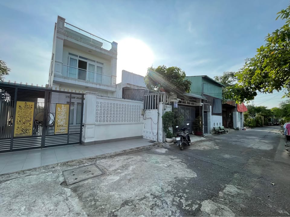 Nhà bán Hóc Môn 180m² giá 6 tỷ - Chính chủ, đẹp vào ở ngay!