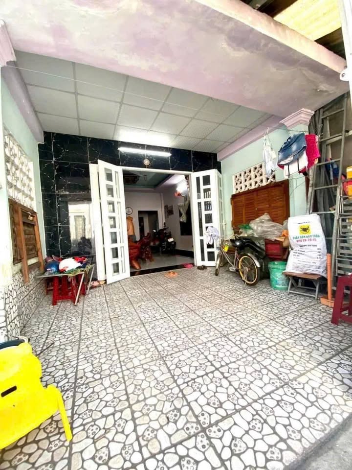 Nhà cấp 4 Hóc Môn 86m² giá 3.7 tỷ - Sổ hồng chính chủ, giao ngay!