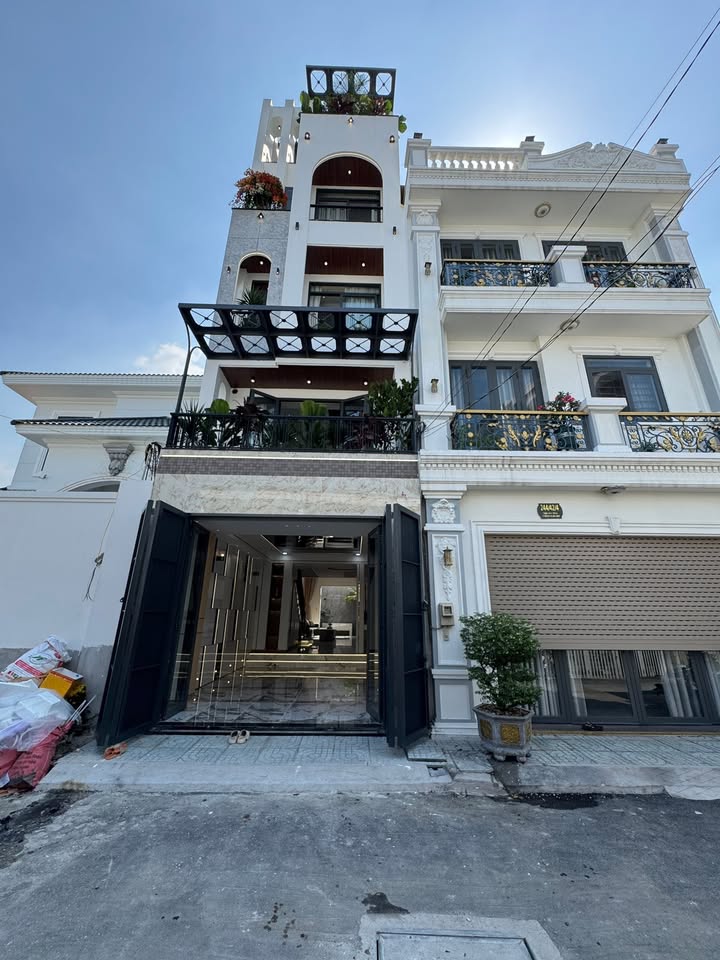 Nhà phố 80m² đường Hà Huy Giáp, quận 12 - Giá chỉ 7.9 tỷ, sẵn sàng vào ở!